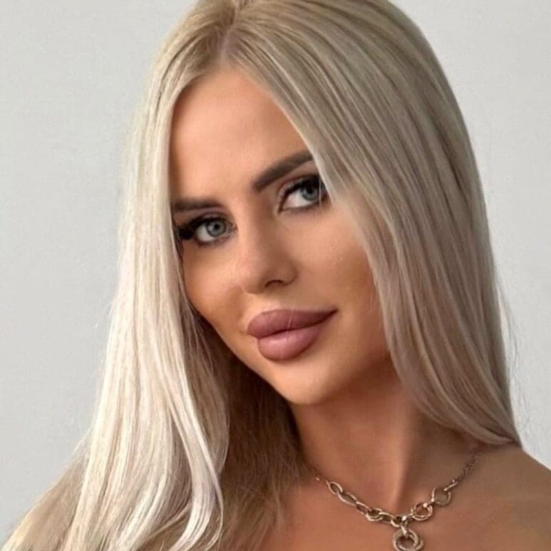 𝓥𝓪𝓷𝓱𝓪 ✨ 𝓈𝑒𝓍𝓎 𝒷𝓁𝑜𝓃𝒟𝑒 ✨